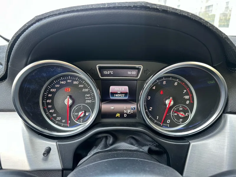 Mercedes-Benz GLE Coupe 2017 GLE 400 4MATIC coupe SUV interior photo 17