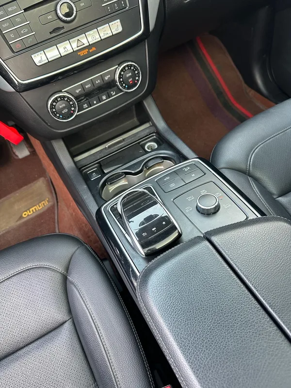 Mercedes-Benz GLE Coupe 2017 GLE 400 4MATIC coupe SUV interior photo 20