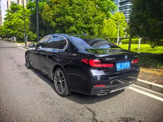 BMW 5 Series 2023 Restyling 530Li Leading Type M Sports suit exterior photo 4