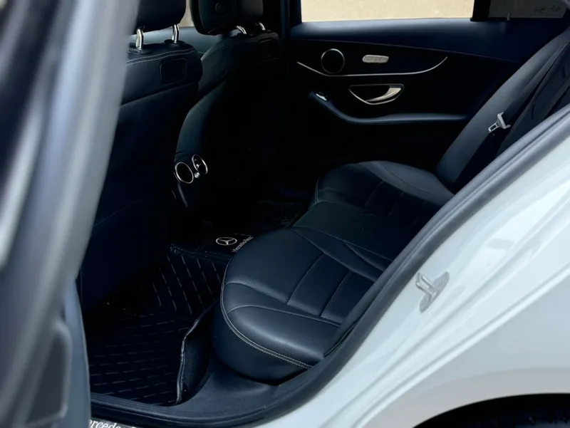Mercedes-Benz C-Class 2017 C 200 L Version sportive intérieur photo 13