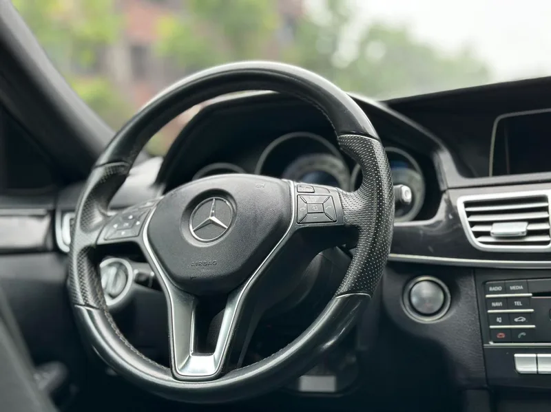 Mercedes-Benz E-Class 2015 E 180 L Sporty interior photo 15