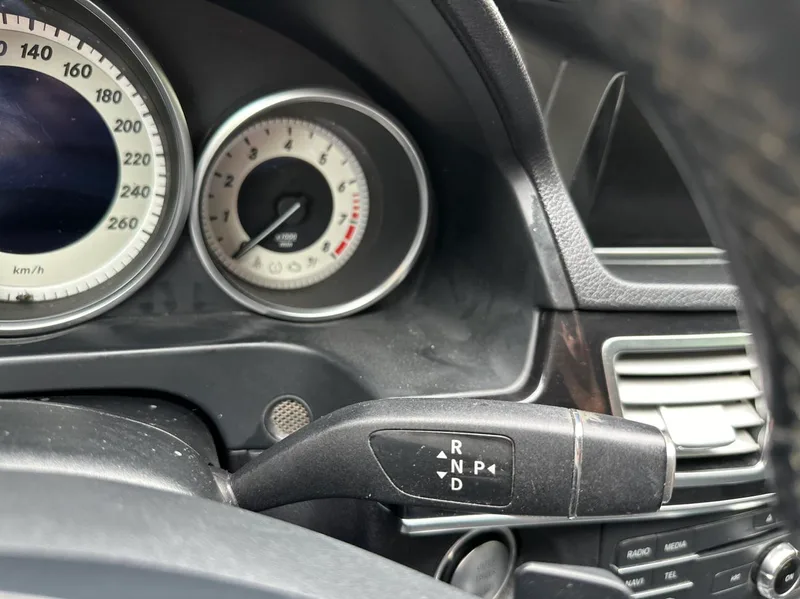 Mercedes-Benz E-Class 2015 E 180 L Sporty interior photo 16