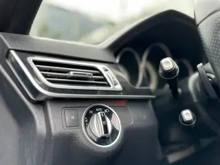 Mercedes-Benz E-Class 2015 E 180 L Sporty interior photo 20