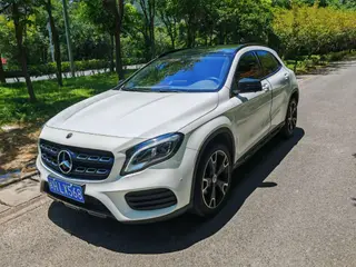Mercedes-Benz GLA 2019 GLA 220 4MATIC Sporty exterior photo 1