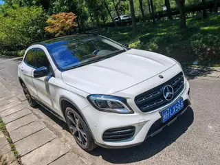 Mercedes-Benz GLA 2019 GLA 220 4MATIC Sporty exterior photo 2
