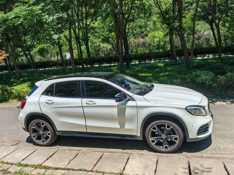 Mercedes-Benz GLA 2019 GLA 220 4MATIC Sporty exterior photo 3