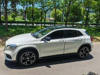 Mercedes-Benz GLA 2019 GLA 220 4MATIC Sporty exterior photo 4