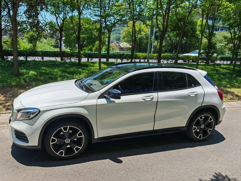 Mercedes-Benz GLA 2019 GLA 220 4MATIC Sporty exterior photo 4