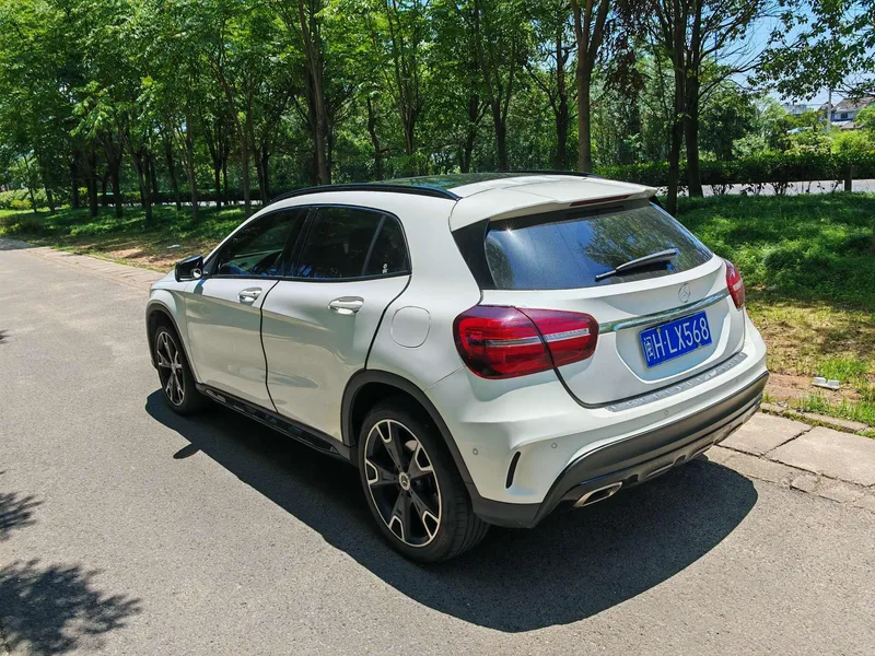 Mercedes-Benz GLA 2019 GLA 220 4MATIC Sporty exterior photo 5