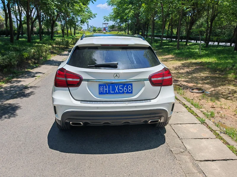 Mercedes-Benz GLA 2019 GLA 220 4MATIC Sporty exterior photo 6