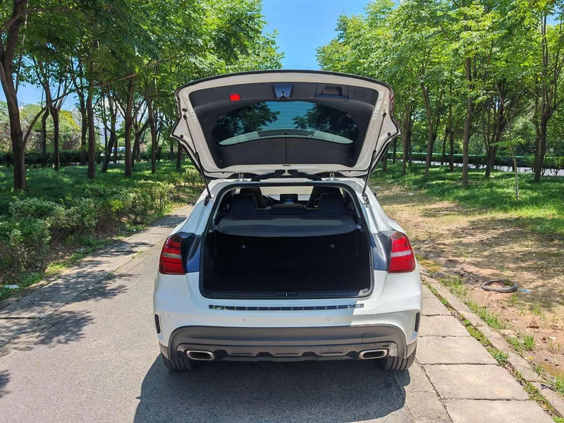 Mercedes-Benz GLA 2019 GLA 220 4MATIC Sporty exterior photo 7