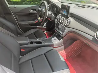 Mercedes-Benz GLA 2019 GLA 220 4MATIC Sporty interior photo 9