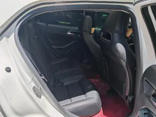 Mercedes-Benz GLA 2019 GLA 220 4MATIC Sporty interior photo 13