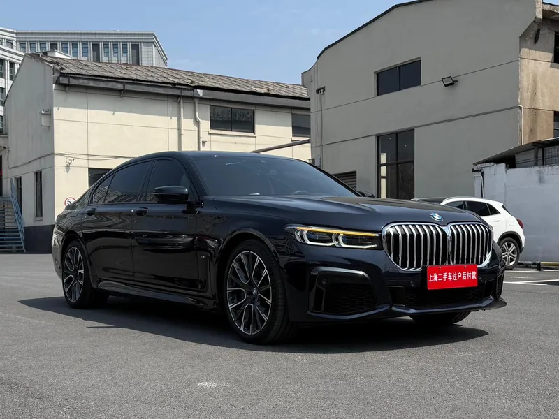 BMW 7 Series 2022 740Li Type de luxe M Ensemble de sport extérieur photo 3