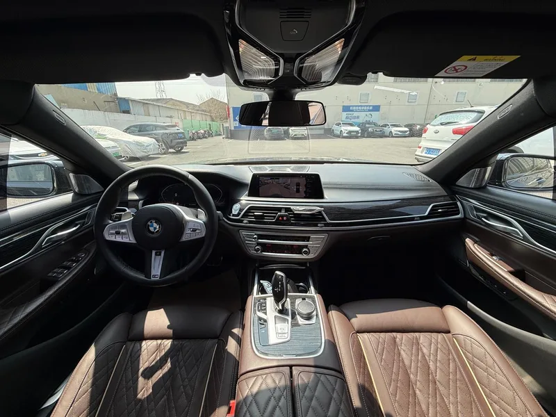 BMW 7 Series 2022 740Li Type de luxe M Ensemble de sport extérieur photo 4