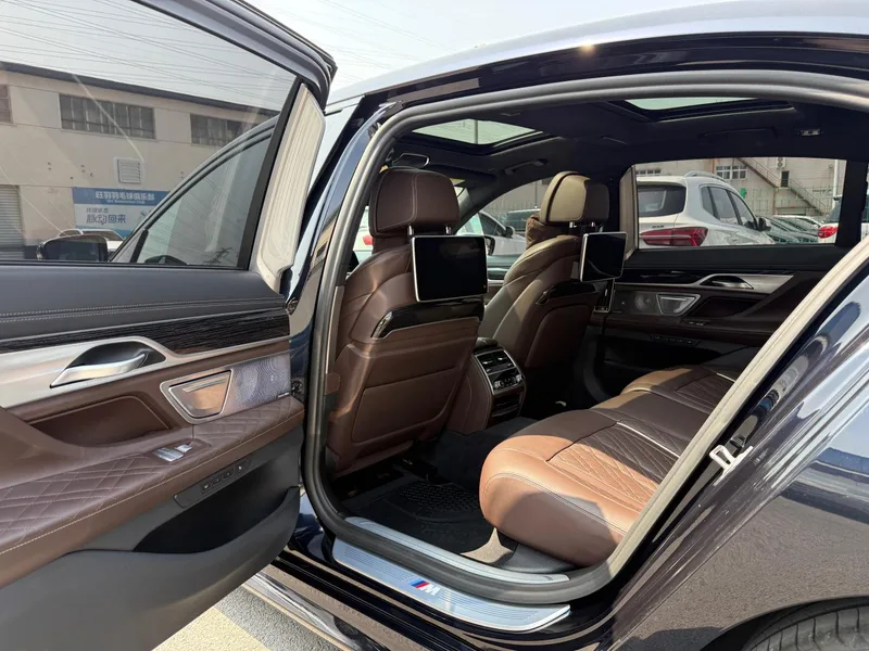 BMW 7 Series 2022 740Li Type de luxe M Ensemble de sport extérieur photo 5