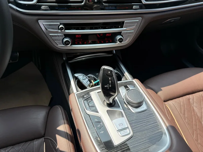 BMW 7 Series 2022 740Li Type de luxe M Ensemble de sport intérieur photo 12