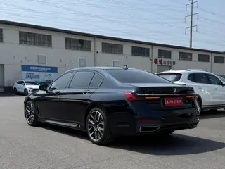 BMW 7 Series 2022 740Li Type de luxe M Ensemble de sport intérieur photo 16