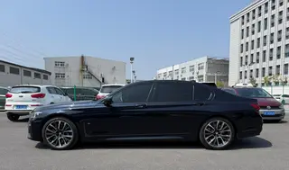 BMW 7 Series 2022 740Li Type de luxe M Ensemble de sport intérieur photo 17