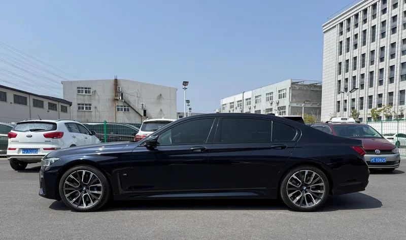 BMW 7 Series 2022 740Li Type de luxe M Ensemble de sport intérieur photo 17