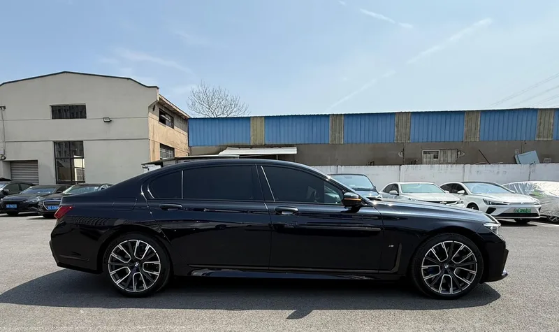 BMW 7 Series 2022 740Li Type de luxe M Ensemble de sport intérieur photo 18