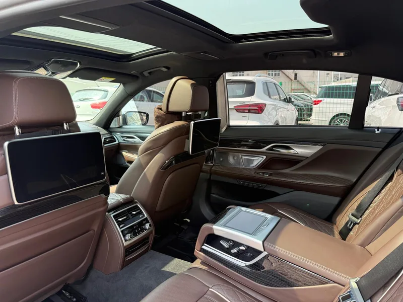 BMW 7 Series 2022 740Li Type de luxe M Ensemble de sport intérieur photo 19