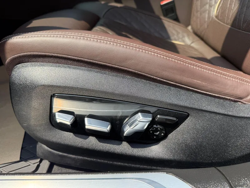 BMW 7 Series 2022 740Li Type de luxe M Ensemble de sport intérieur photo 20