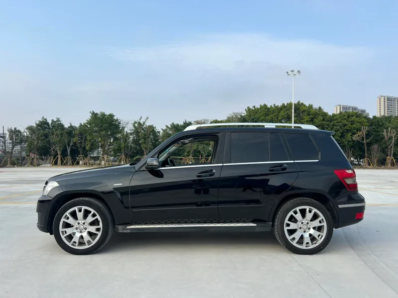 Mercedes-Benz GLK-Class 2012 GLK 300 4MATIC Dynamic exterior photo 4