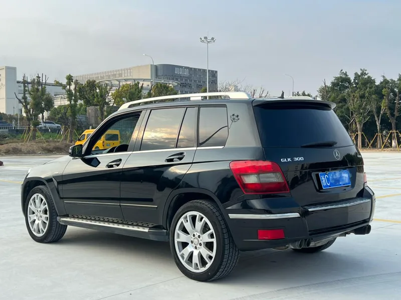 Mercedes-Benz GLK-Class 2012 GLK 300 4MATIC Dynamic exterior photo 5
