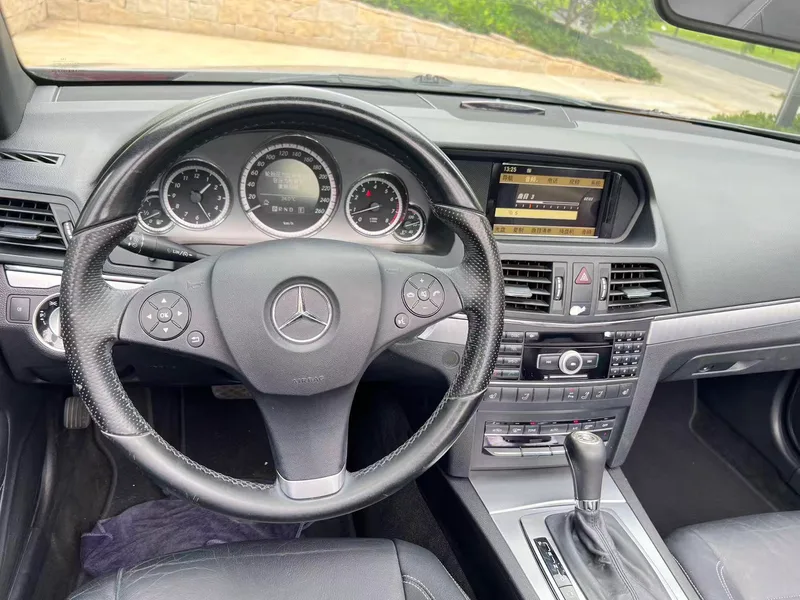 Mercedes-Benz E-Class (Imported) 2011 E 260 CGI Version cabriolet intérieur photo 8