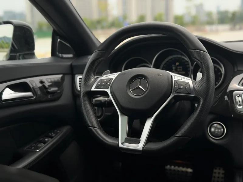 Mercedes-Benz CLS 2012 AMG CLS 63 intérieur photo 11