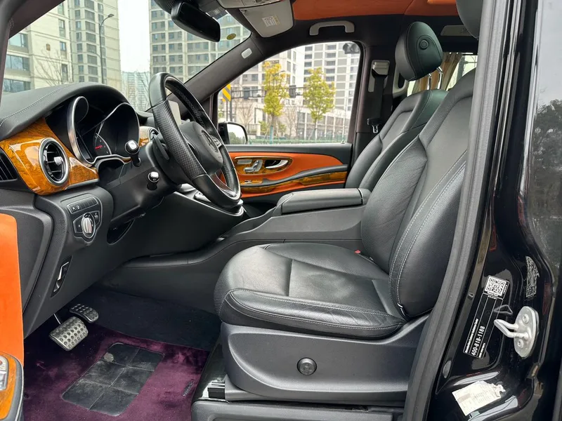 Mercedes-Benz V-Class 2017 V 260 L Distinguished extended version exterior photo 8