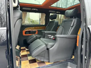 Mercedes-Benz V-Class 2017 V 260 L Distinguished extended version exterior photo 10