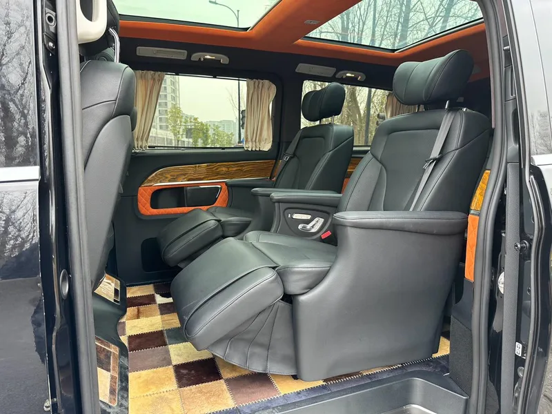 Mercedes-Benz V-Class 2017 V 260 L Distinguished extended version exterior photo 10