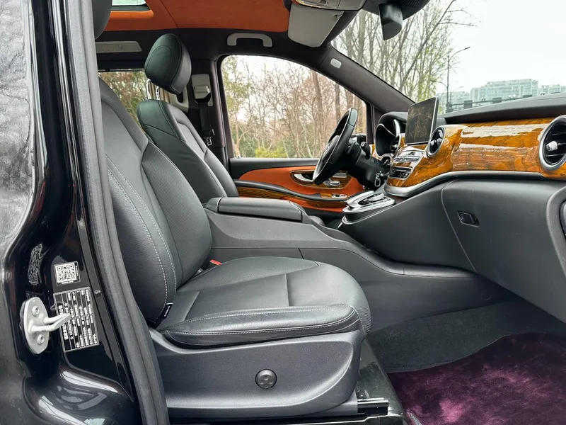 Mercedes-Benz V-Class 2017 V 260 L Distinguished extended version interior photo 11
