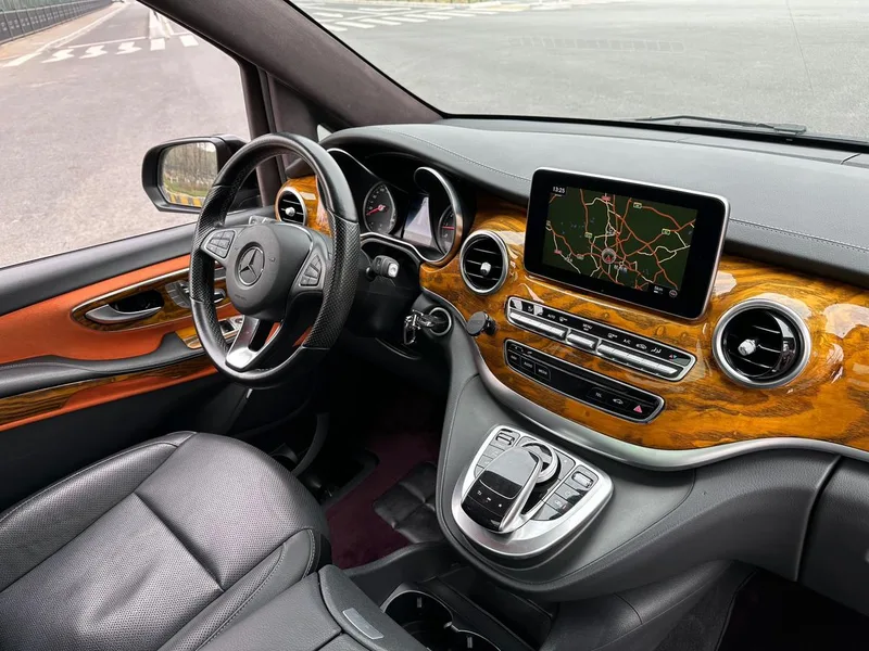 Mercedes-Benz V-Class 2017 V 260 L Distinguished extended version interior photo 14