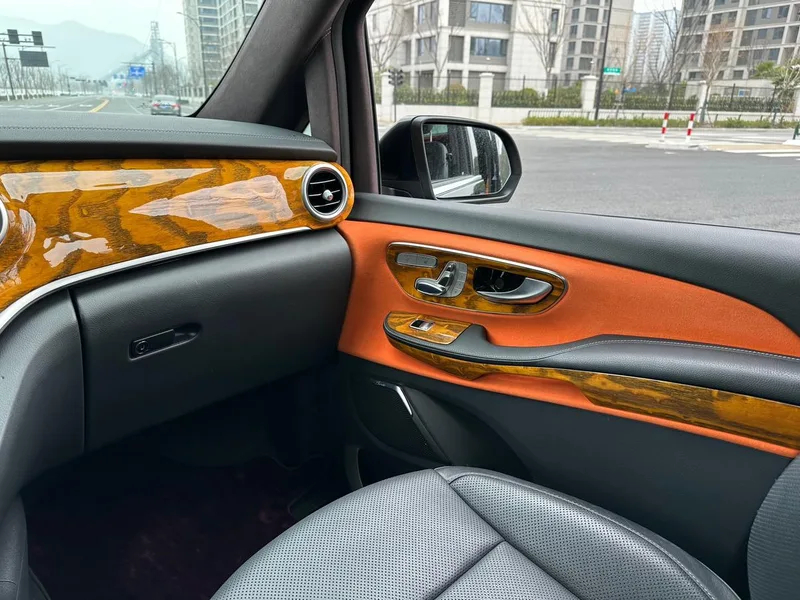 Mercedes-Benz V-Class 2017 V 260 L Distinguished extended version interior photo 15
