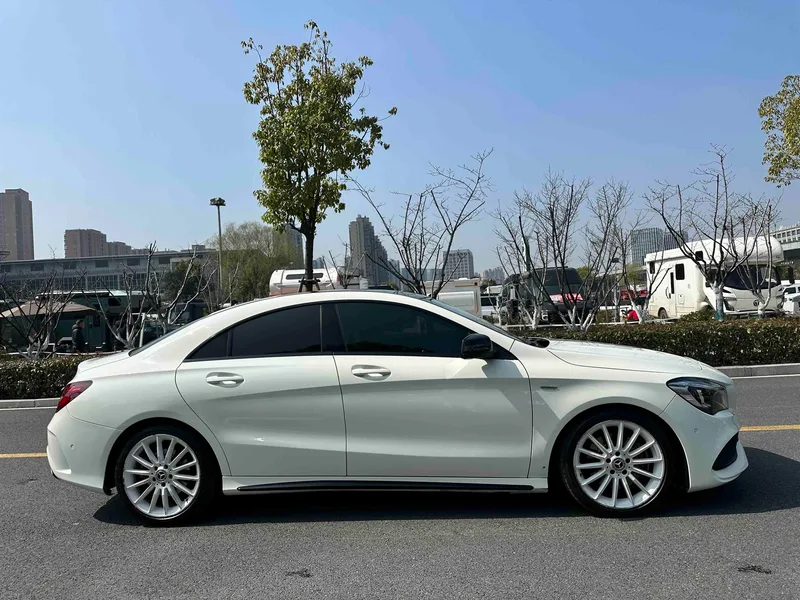 Mercedes-Benz CLA 2017 CLA 220 4MATIC Polar édition limitée extérieur photo 4