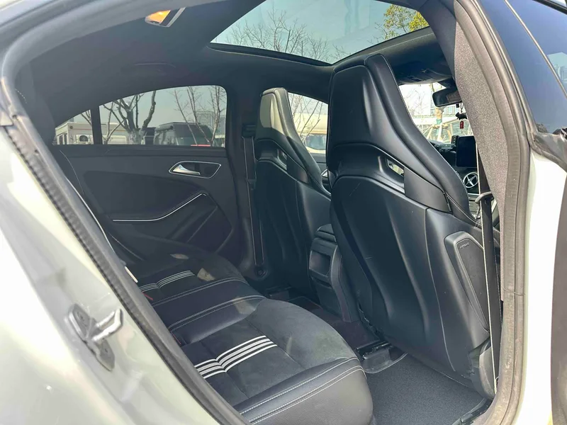 Mercedes-Benz CLA 2017 CLA 220 4MATIC Polar édition limitée intérieur photo 10