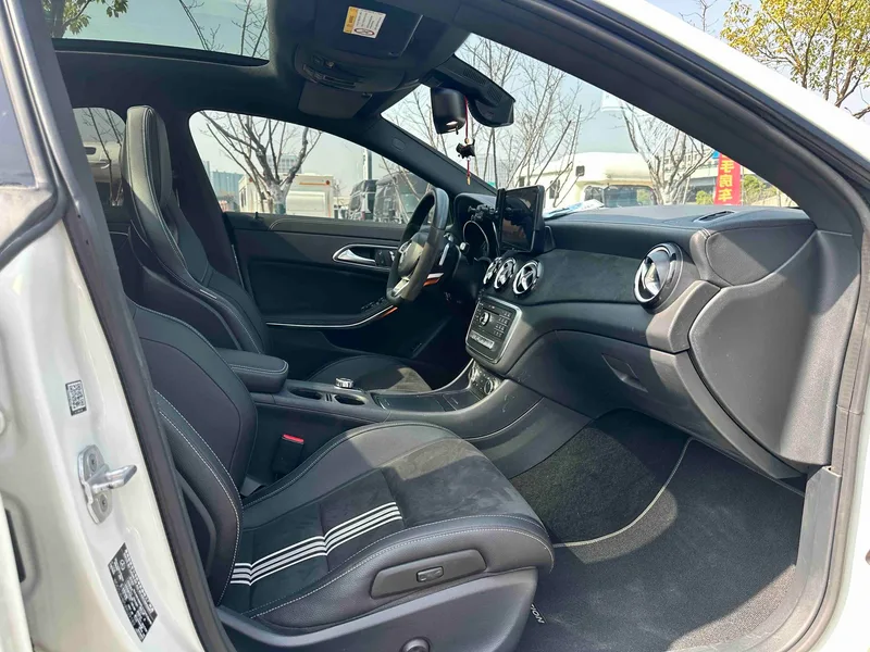 Mercedes-Benz CLA 2017 CLA 220 4MATIC Polar édition limitée intérieur photo 11