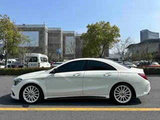 Mercedes-Benz CLA 2017 CLA 220 4MATIC Polar édition limitée intérieur photo 14