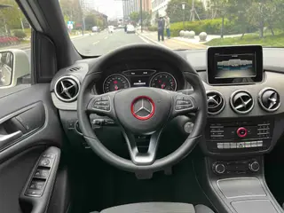 Mercedes-Benz B-Class 2017 B 180 interior photo 13
