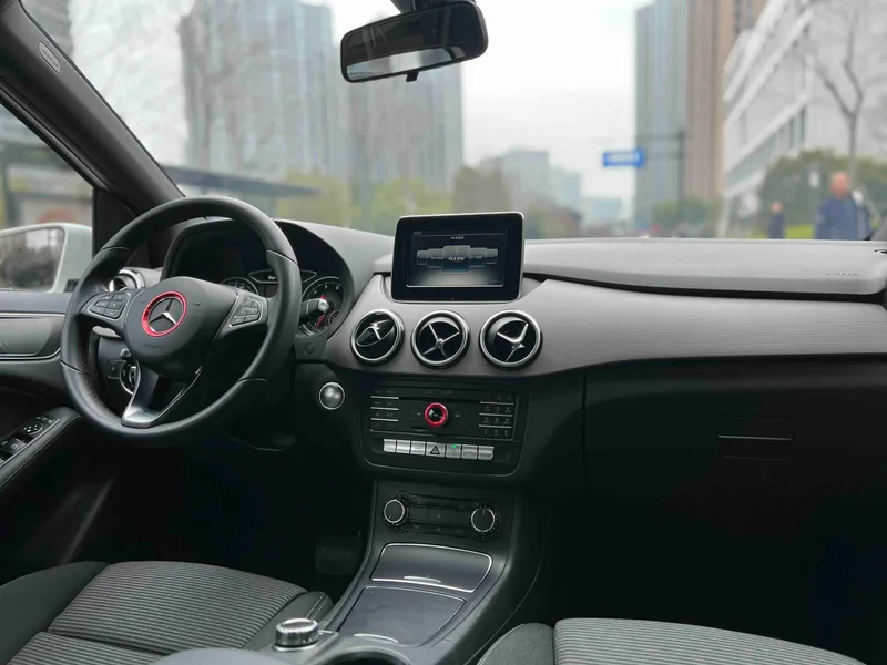 Mercedes-Benz B-Class 2017 B 180 interior photo 14