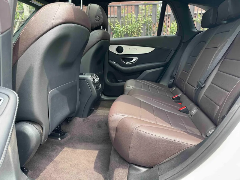 Mercedes-Benz GLC 2021 GLC 260 L 4MATIC Dinámico interior foto 8
