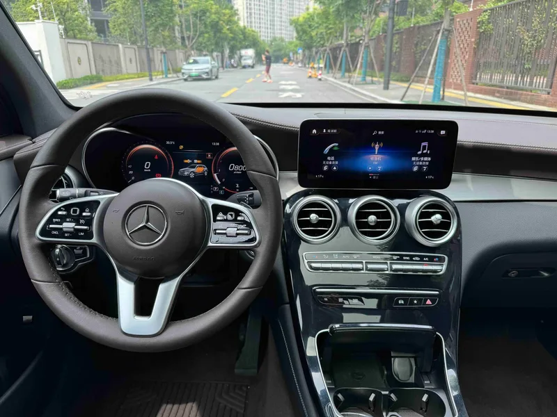 Mercedes-Benz GLC 2021 GLC 260 L 4MATIC Dinámico interior foto 10