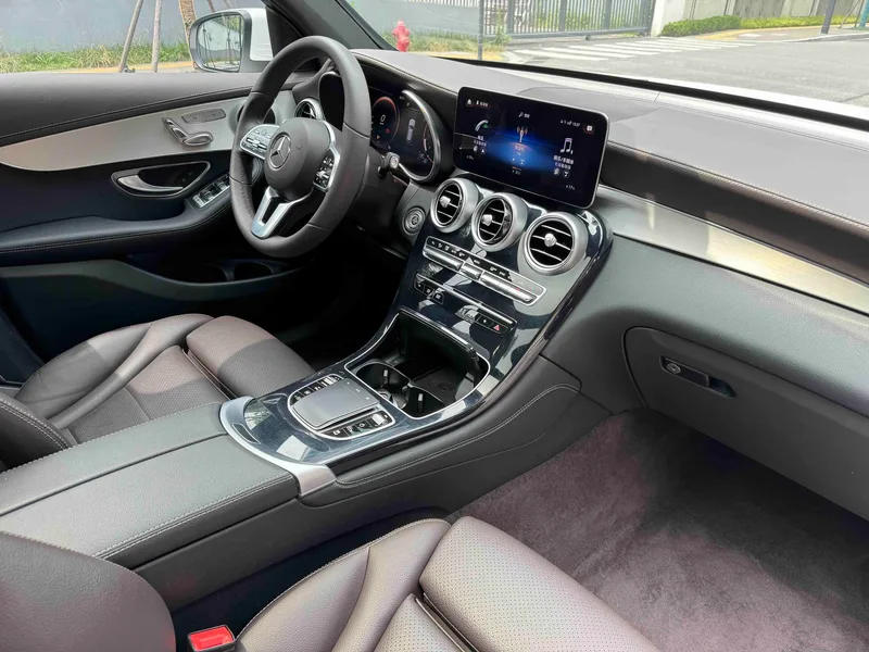 Mercedes-Benz GLC 2021 GLC 260 L 4MATIC Dinámico interior foto 12