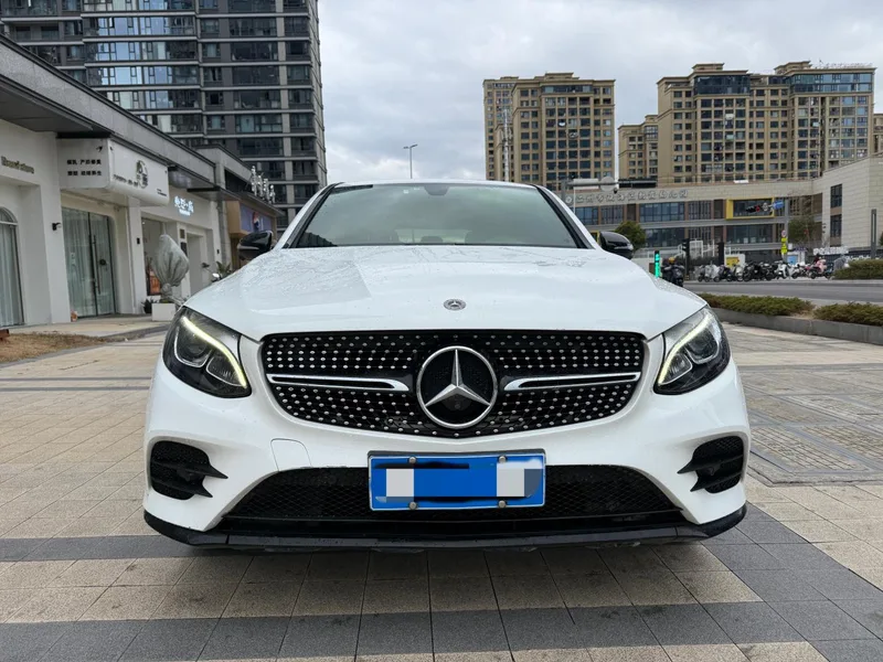 Mercedes-Benz GLC Coupe 2018 GLC 200 4MATIC coupe SUV exterior photo 2