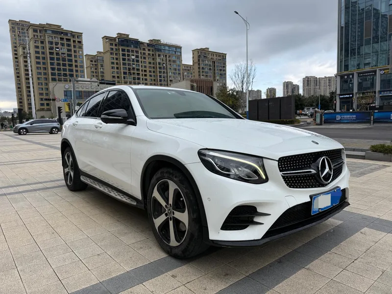 Mercedes-Benz GLC Coupe 2018 GLC 200 4MATIC coupe SUV exterior photo 3