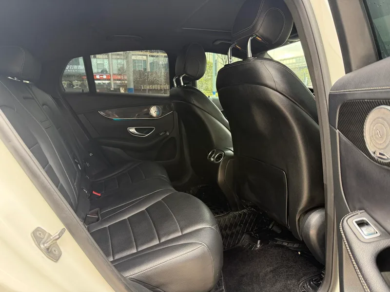 Mercedes-Benz GLC Coupe 2018 GLC 200 4MATIC coupe SUV interior photo 9