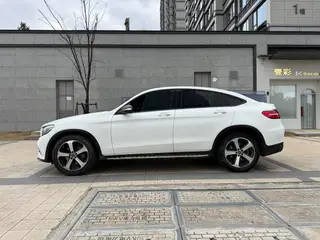 Mercedes-Benz GLC Coupe 2018 GLC 200 4MATIC coupe SUV interior photo 13